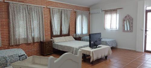 Habitación,Piscina y Jardín