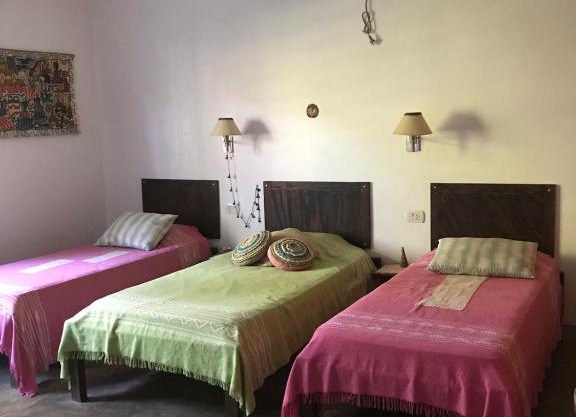 Habitación privada en casa amplia y rodeada de naturaleza