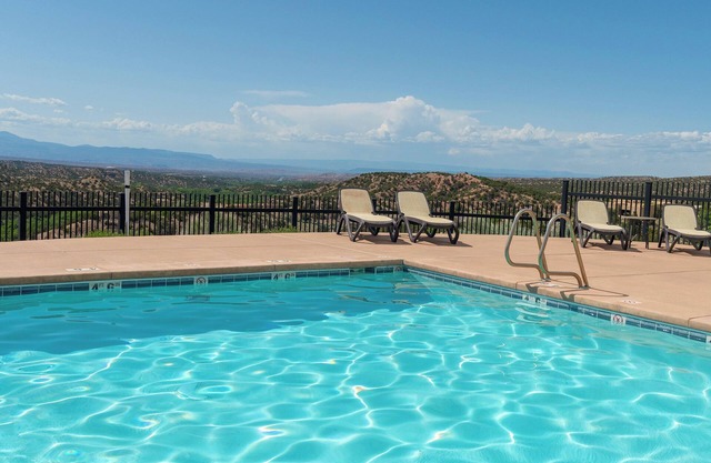 Hacienda Artist Paradise - Luxury Villa with Mountain Views