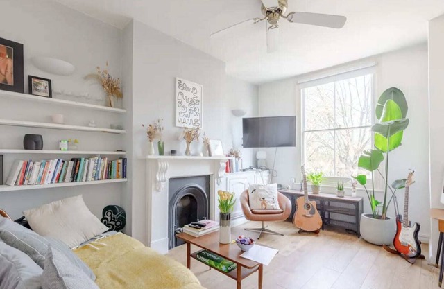 Hackney 2BR Cozy Getaway with Workspace