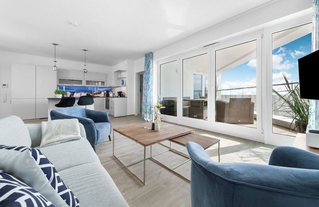 "Hafenloge": luxury, sea view, 2 bedrooms, terrace, elevator, directly on the Baltic Sea.