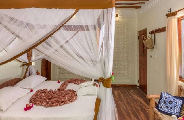 Hakuna Majiwe Beach Lodge