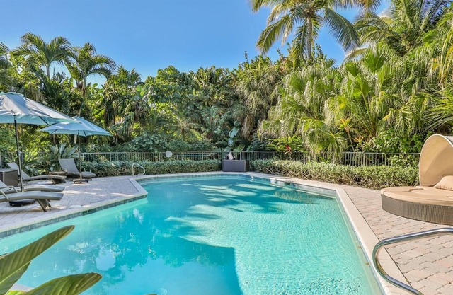 HAKUNA MATATA - Luxury Captiva Pool Home with Breathtaking Bay Views and Beach Access