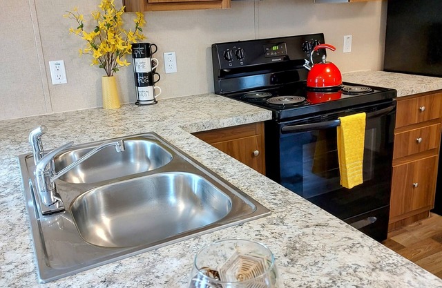 Half Moon Hide Away - Pet friendly Silver Springs Chalet!