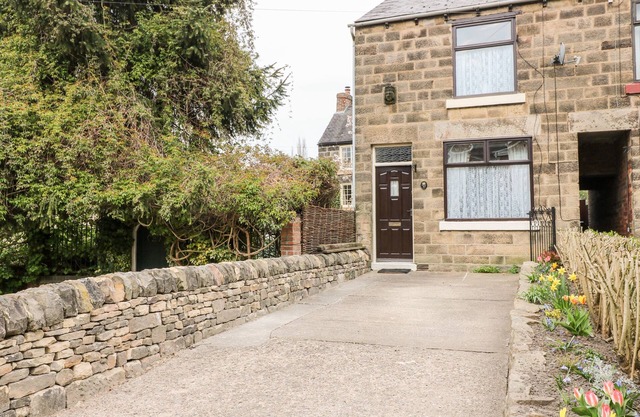 HALFWAYS, pet friendly, with a garden in Belper