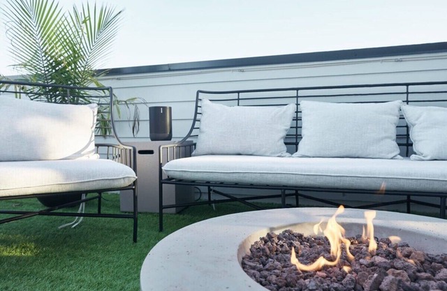 Hall House: Stunning Home w/Beautiful Rooftop!