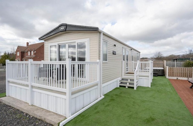 Hallcroft Fishery And Holiday Park