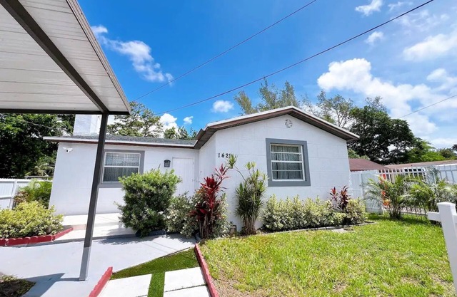Halloween Family Home 🎃 near Miami Airport in Midtown with Free Parking and WiFi
