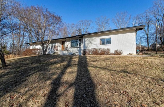 Halls Rancher on 3 Private Acres