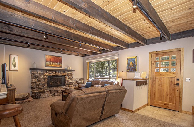 Hamm Haus: Lovely and Serene Homewood Cabin