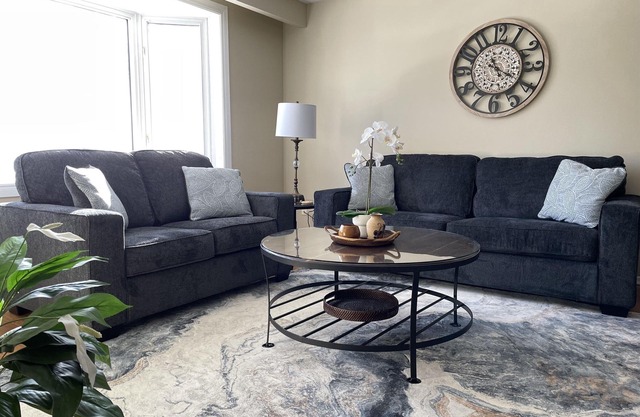 Hammer Haus III - Sleeps 8 - Near UW - Waterloo