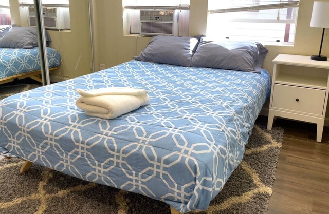 Hammerhead Room | SJ Shark House