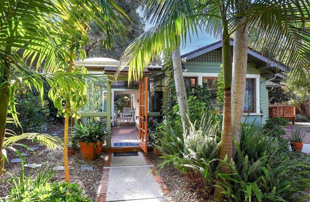 Hammonds Beach Haven w/Yard, Deck & Sunroom-Walk to the beach, 1 block to Rosewood Miramar!