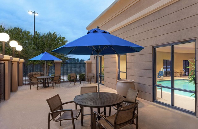 Hampton Inn and Suites Pine Bluff