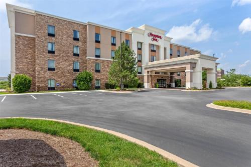 Hampton Inn Dekalb - Near the University