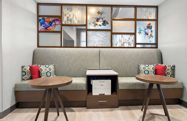 Hampton Inn & Suites Chicago Medical District UIC