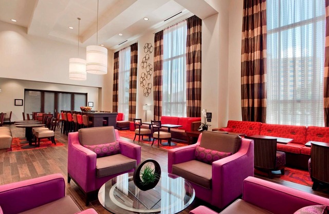 Hampton Inn & Suites Detroit/Airport - Romulus