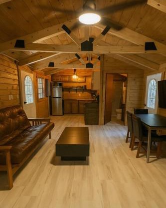 Hana Cabin sleeps 5 near Windrock general store