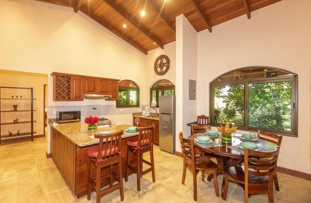 "Hana's Celeste Retreat" Large Modern Villa Sleeps 6 on 20 Acres of Nature!