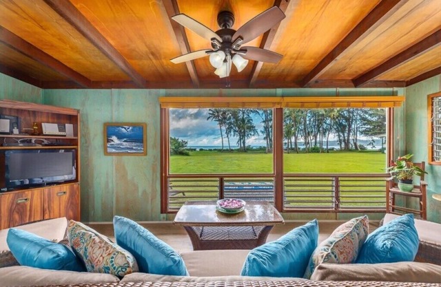 Hanalei Bay, ocean view bungalow. Steps to sand,1B/1BA Local style, romantic!