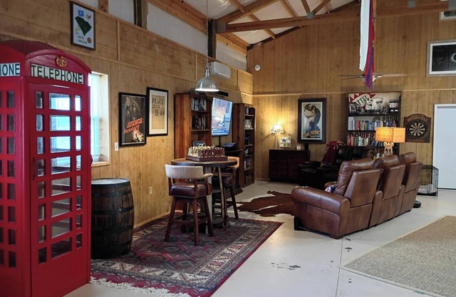 Hangar and RV Hookup at Twin Lakes Airport S17 for Masters Week - Fly or drive