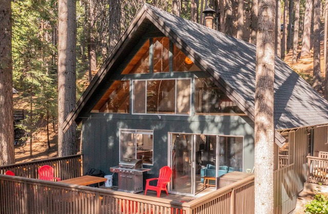 Hangtree Hangout Pet Friendly w/ Lake & Rec Center Access!