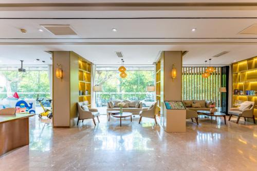 Hangzhou West Lake Hubin Yintai Atour Hotel