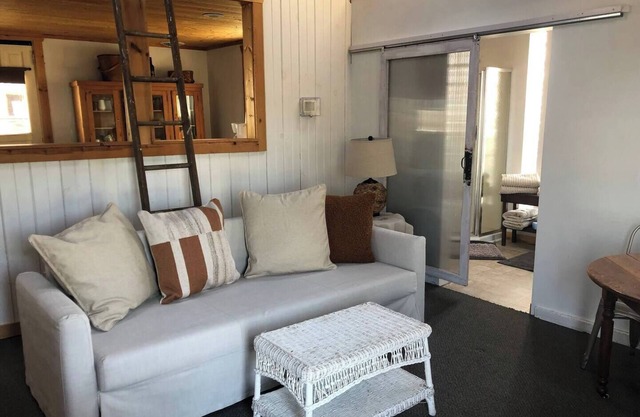 Hannah's Creek Farm Cottage