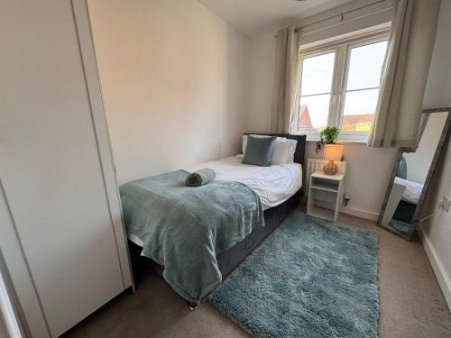 Hanwell House SN25 Long Stays Sleep 5 Free Parking