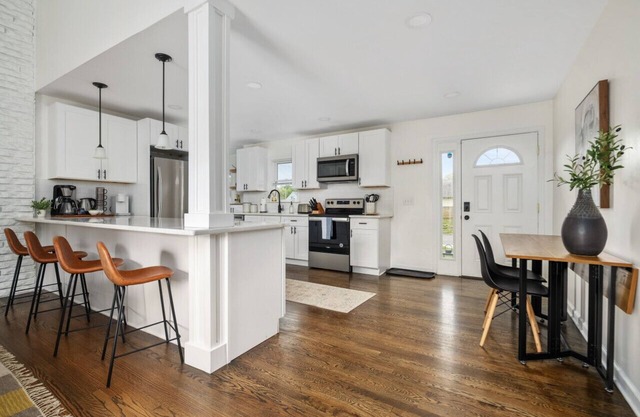 Happily Ever Astor - 3BD, 2BA, Modern Ranch