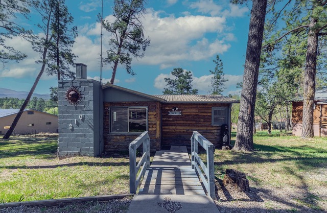 Happy Days Inn: 'Cozy Comfort!' With hot tub. Pet friendly.