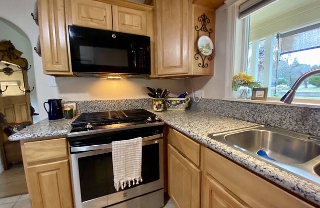 🏡🌼Happy HOUSE, Happy LIFE!SWEET 2bd. 6Blocks2allHospitals 3 MO. Minimum stay.