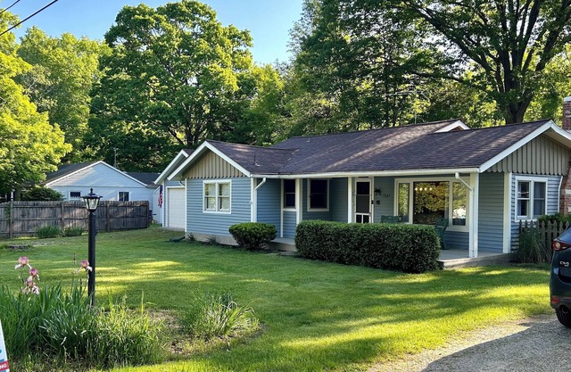 Harbert Cottage , Fall Bike trails! Notre Dame Football ,Hot Tub &Pet Friendly