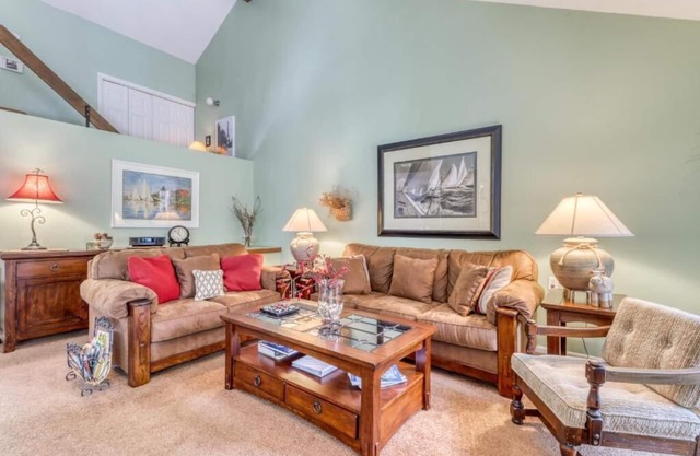 Harbor Cove condo w/fireplace and Lake Michigan Beach!