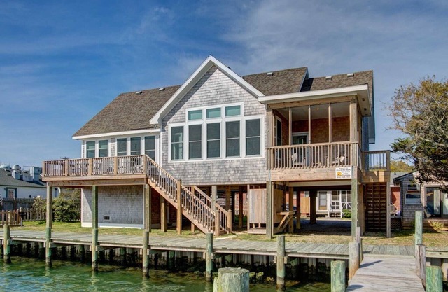 Harbor House 2: Waterfront home on Silver Lake Harbor