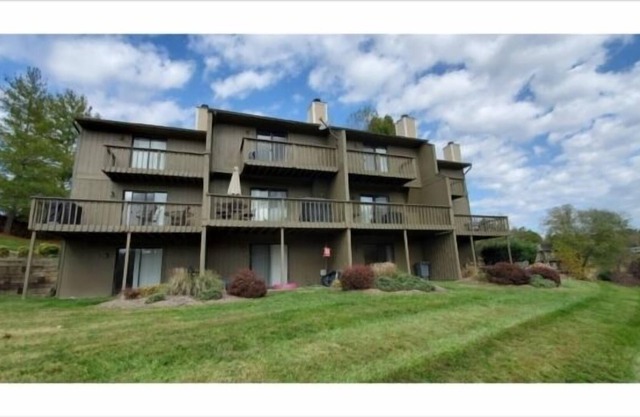 Harbor Ridge: Townhome with Wifi and open boat slip. Budget friendly.