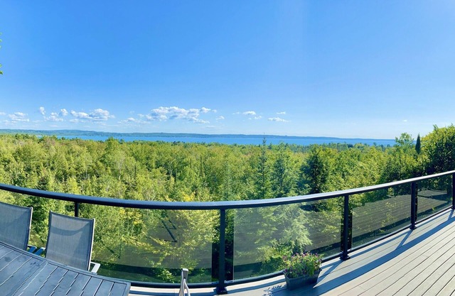 Harbor Springs/Petoskey Family Paradise with Panoramic views!