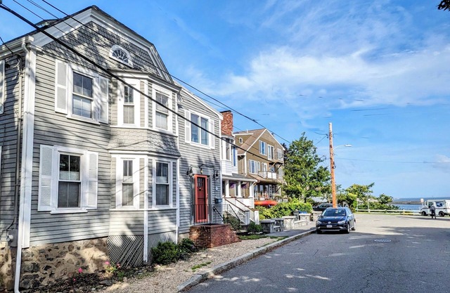 Harborside Home: Three bedrooms, centrally located in charming Marblehead