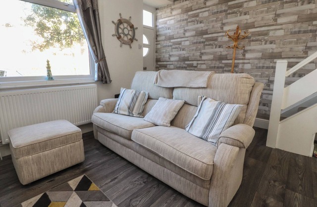 HARBOUR MEWS, pet friendly, with a garden in Lytham St. Annes