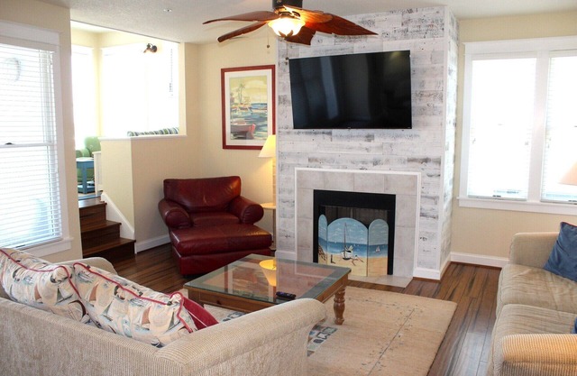 Harbour Place 4104, Marina-Front Condo in Pirate's Cove