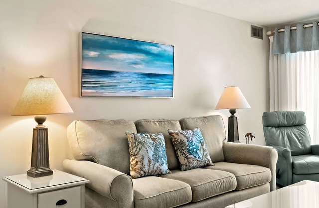 Harbour Town Villa: Sleeps 6-Perfect for Families