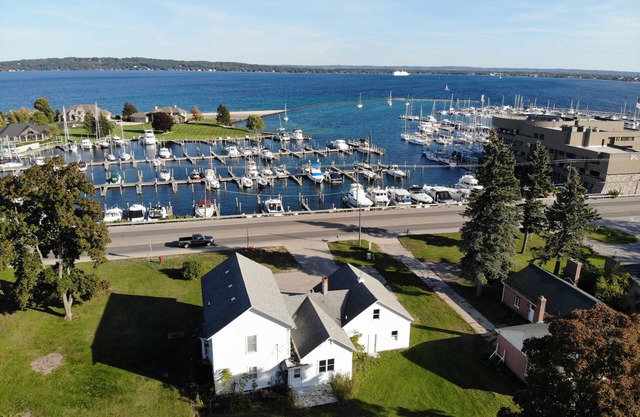 Harbour View Farmhouse—Gorgeous marina views close to downtown! Fully remodeled!