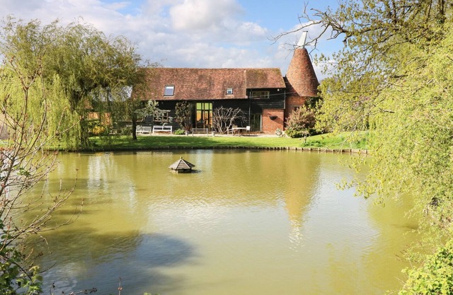 HARBOURNE OAST, family friendly, with open fire in St Michaels, Kent