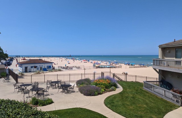 Harbours #4 - Lake front, pool, private beach