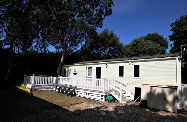 Harbourside - a sandhills caravan that sleeps 4 guests in 2 bedrooms