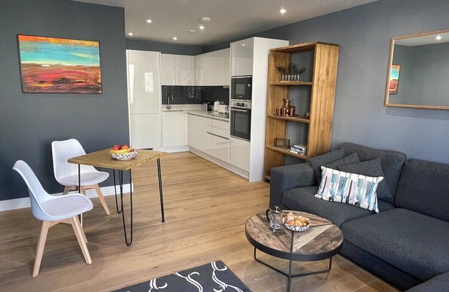 Harbourside Hideaway - Superb Flat with Terrace
