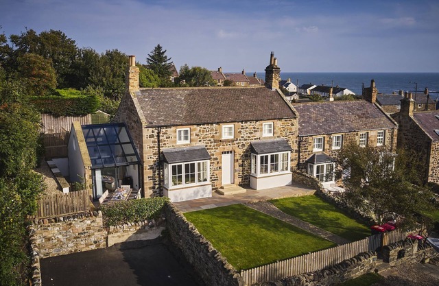 Harbourway - a pet friendly that sleeps 8 guests in 4 bedrooms