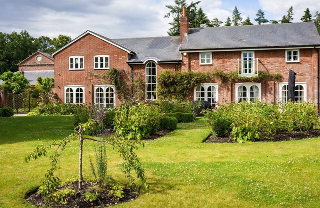 Harefield House, 4 bedroom, 4 bathroom, parking, patio, gardens