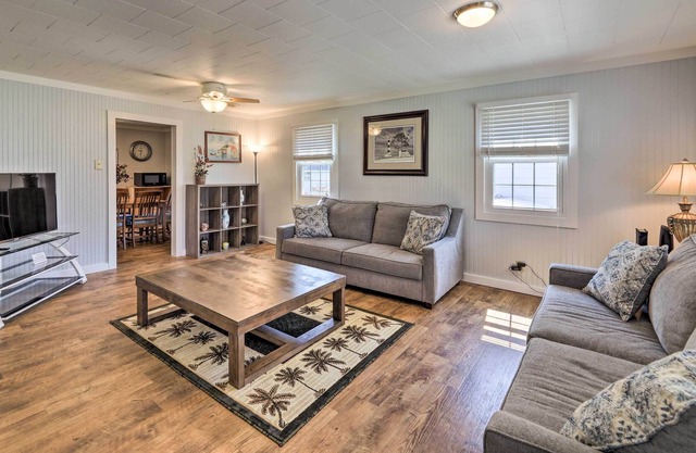 Harkers Island Home with Porch ~ 1 Mi to Marina!