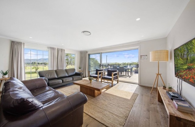 Harkham House - Contemporary Country Property